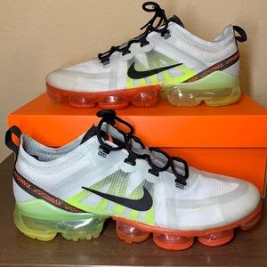🛑SOLD🛑 Nike 2019 neon collection. Size 9.5